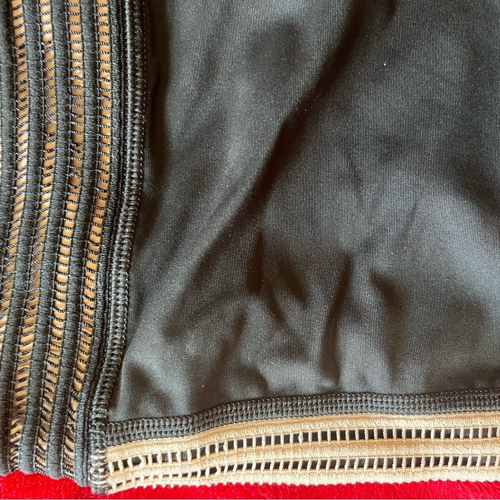 Victoria's Secret Black and White ultimate Cropped leggings - Picture 3 of 5